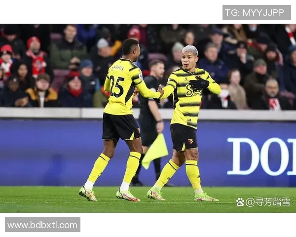 贝肯鲍尔的三重王权如何塑造德甲传奇与足球帝国的辉煌